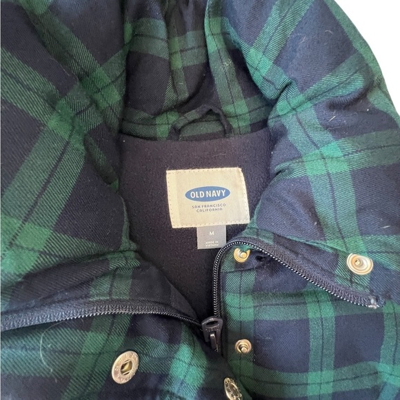 Old navy women’s cozy puffer vest. Size medium! NWOT - Picture 4 of 6